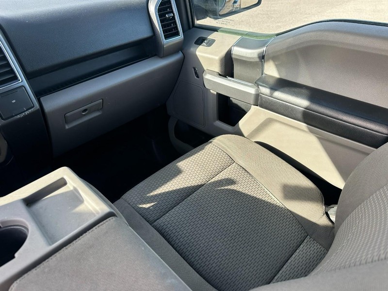 Ford F-150 Vehicle Full-screen Gallery Image 15