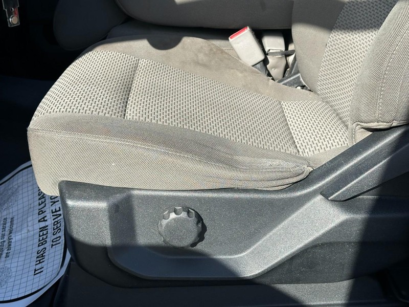 Ford F-150 Vehicle Full-screen Gallery Image 17