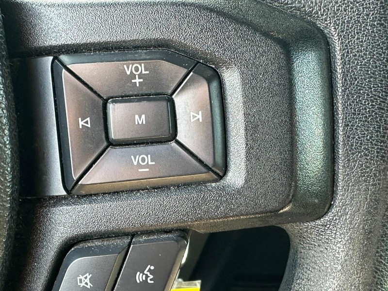 Ford F-150 Vehicle Full-screen Gallery Image 19