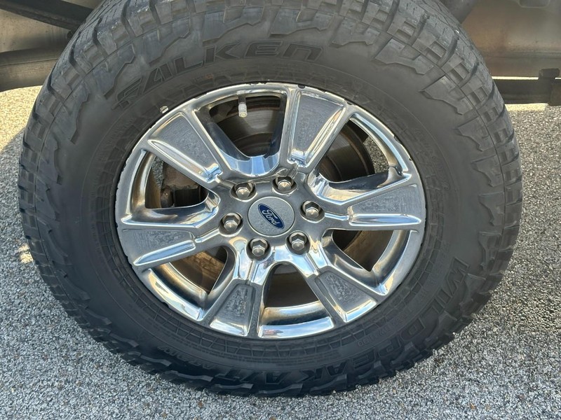 Ford F-150 Vehicle Full-screen Gallery Image 7