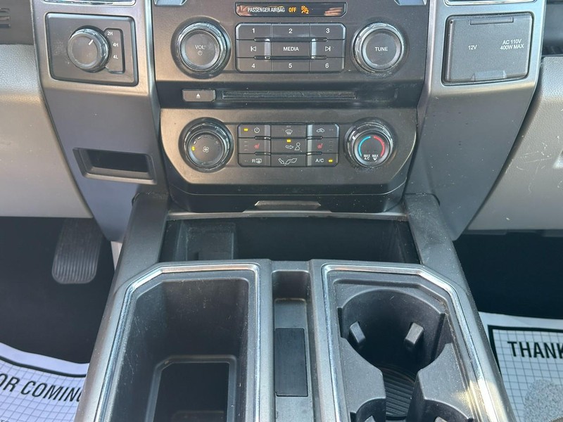 Ford F-150 Vehicle Full-screen Gallery Image 14