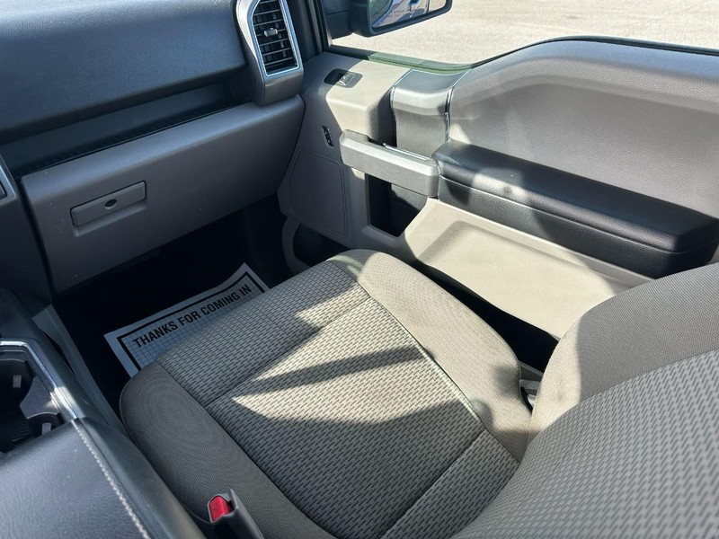 Ford F-150 Vehicle Full-screen Gallery Image 15