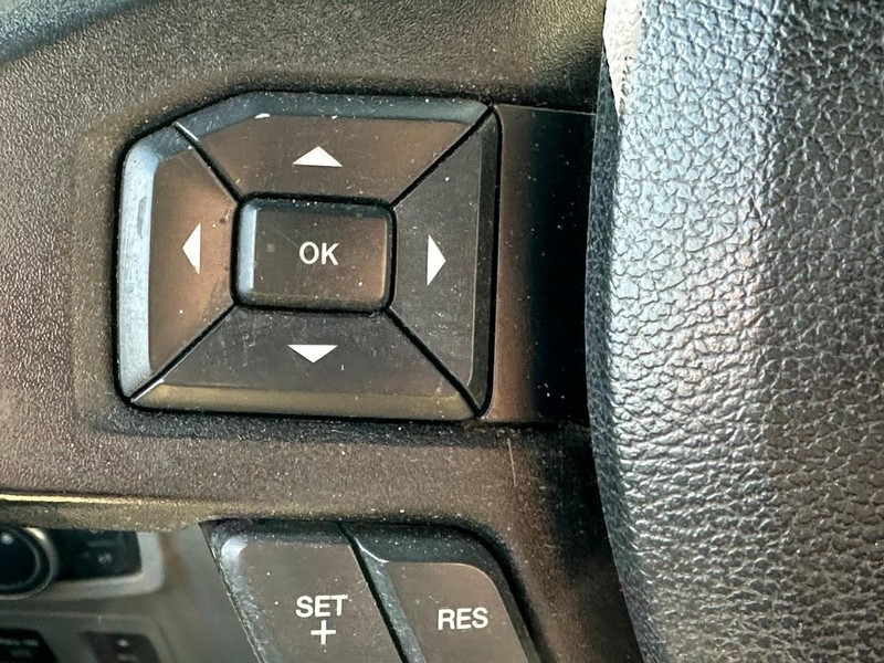 Ford F-150 Vehicle Full-screen Gallery Image 17