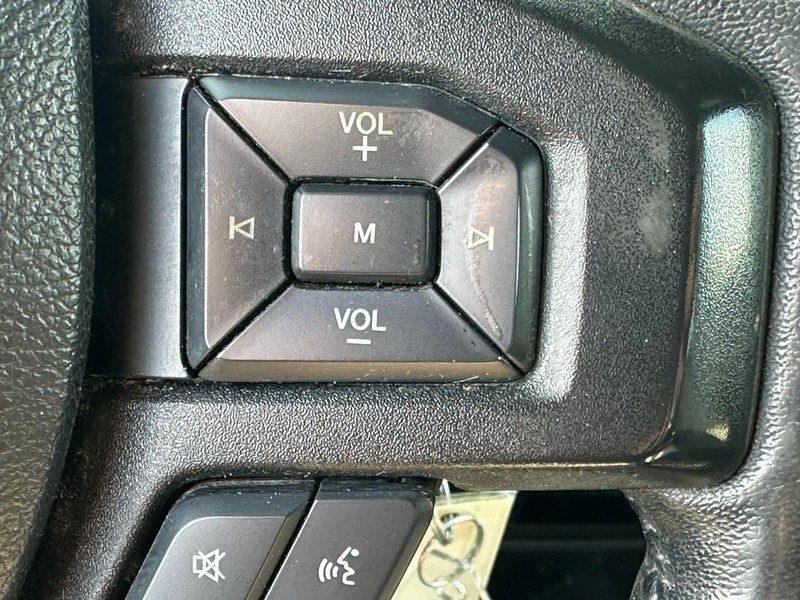 Ford F-150 Vehicle Full-screen Gallery Image 18