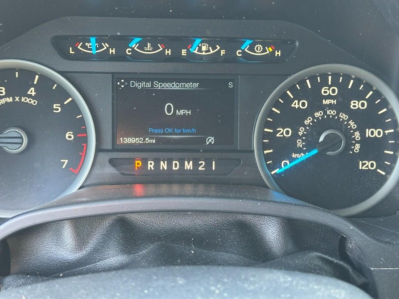 Ford F-150 Vehicle Full-screen Gallery Image 19