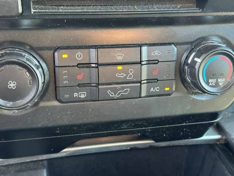 Ford F-150 Vehicle Full-screen Gallery Image 21