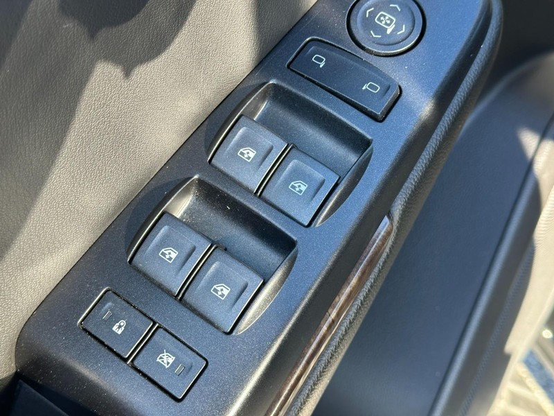 Chevrolet Tahoe Vehicle Full-screen Gallery Image 16