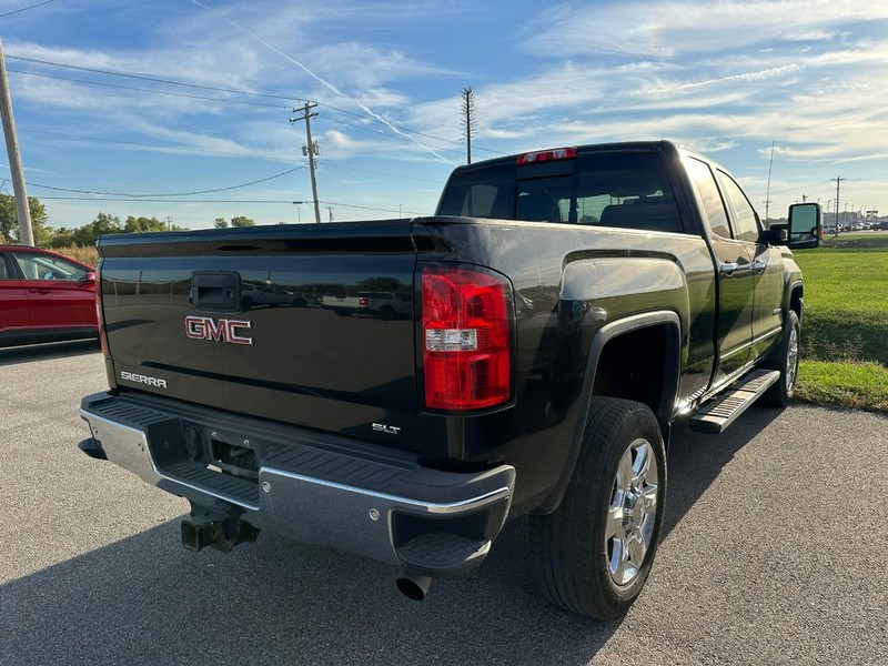 GMC Sierra 2500HD Vehicle Full-screen Gallery Image 3