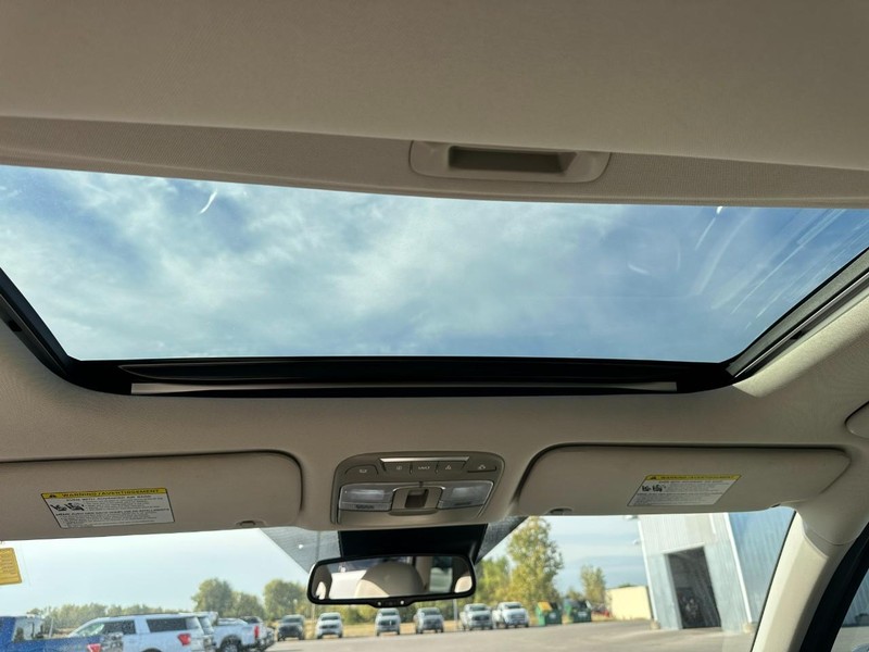 Kia Telluride Vehicle Full-screen Gallery Image 12