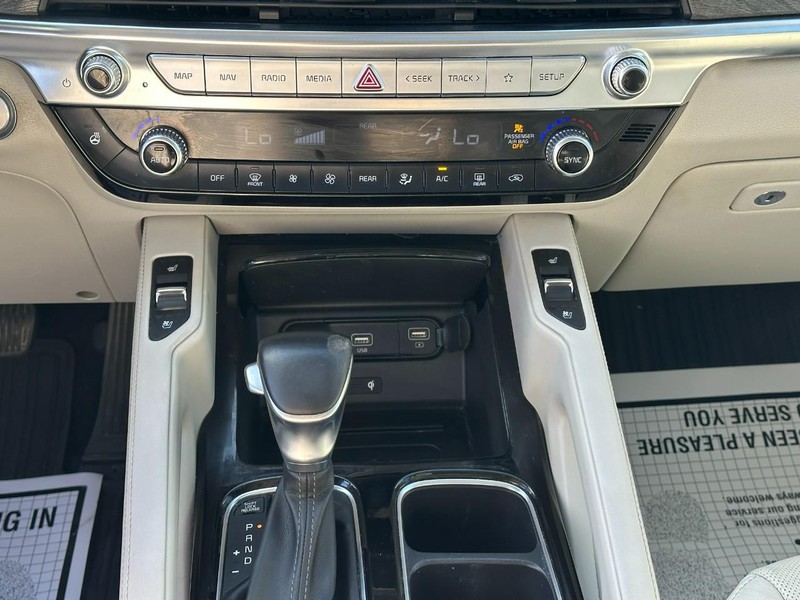 Kia Telluride Vehicle Full-screen Gallery Image 16