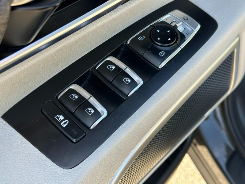 Kia Telluride Vehicle Full-screen Gallery Image 18