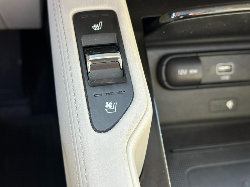 Kia Telluride Vehicle Full-screen Gallery Image 24