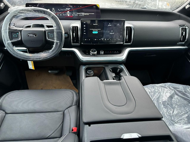 Ford Expedition Max Vehicle Full-screen Gallery Image 7
