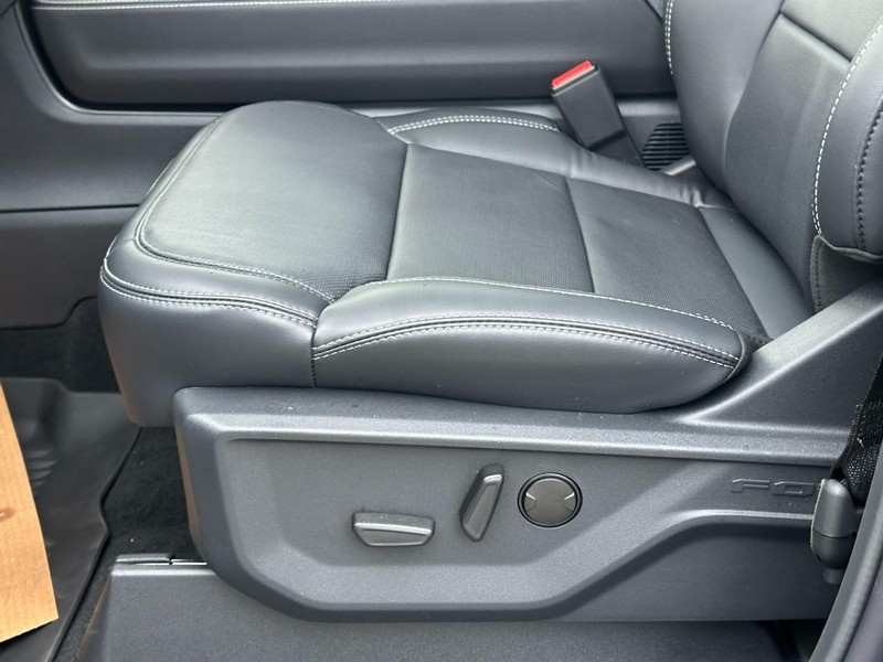 Ford Expedition Max Vehicle Full-screen Gallery Image 12