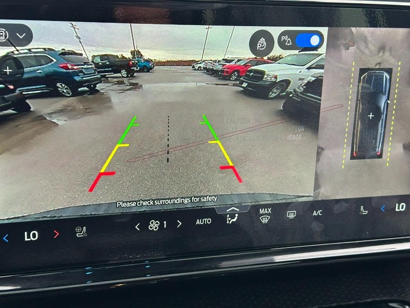 Ford Expedition Max Vehicle Full-screen Gallery Image 15