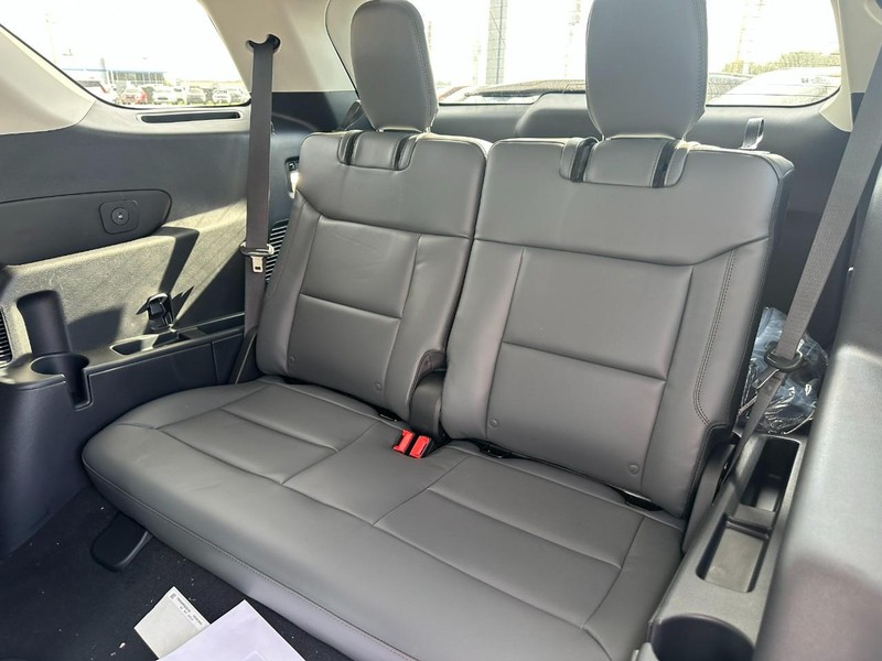 Ford Explorer Vehicle Full-screen Gallery Image 4