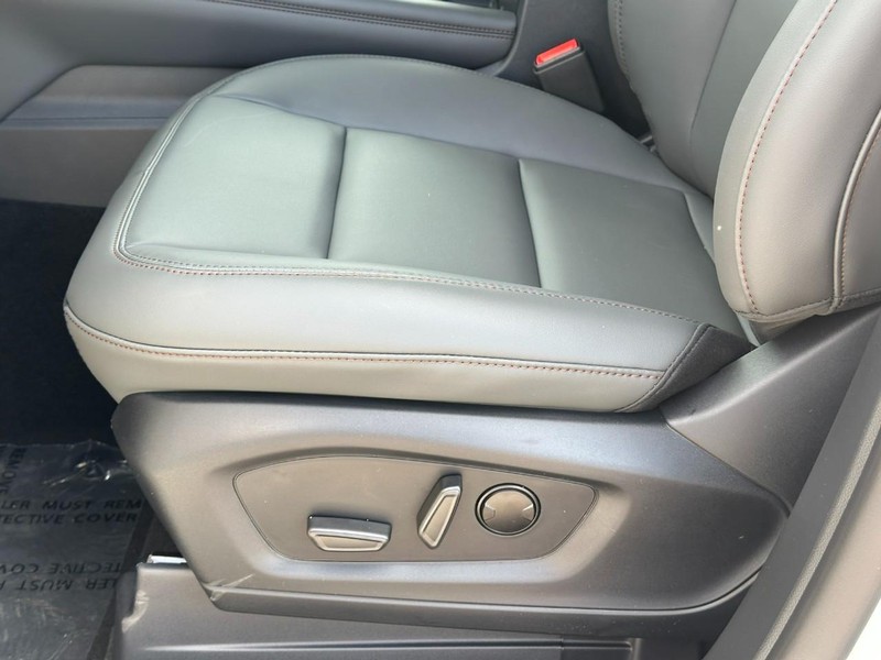 Ford Explorer Vehicle Full-screen Gallery Image 11