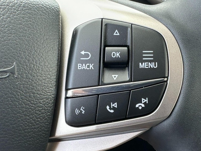 Ford Explorer Vehicle Full-screen Gallery Image 13