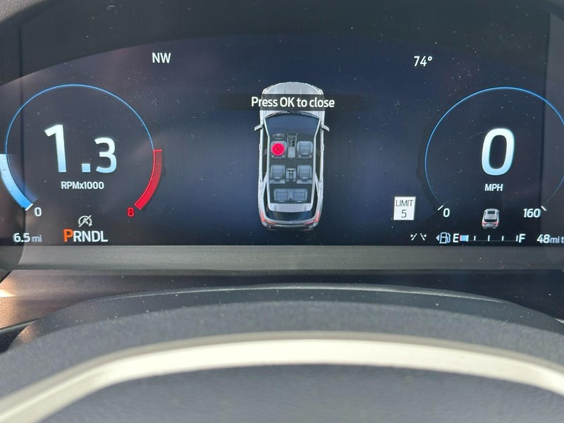 Ford Explorer Vehicle Full-screen Gallery Image 14