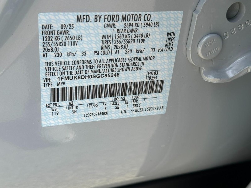 Ford Explorer Vehicle Full-screen Gallery Image 16