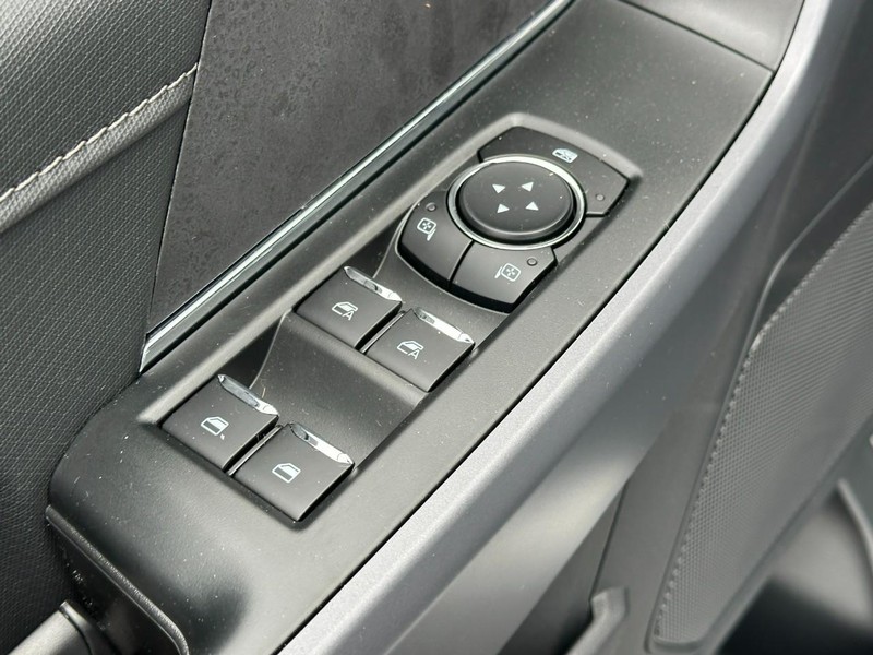 Ford F-150 Vehicle Full-screen Gallery Image 9