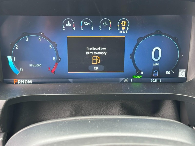 Ford F-150 Vehicle Full-screen Gallery Image 12