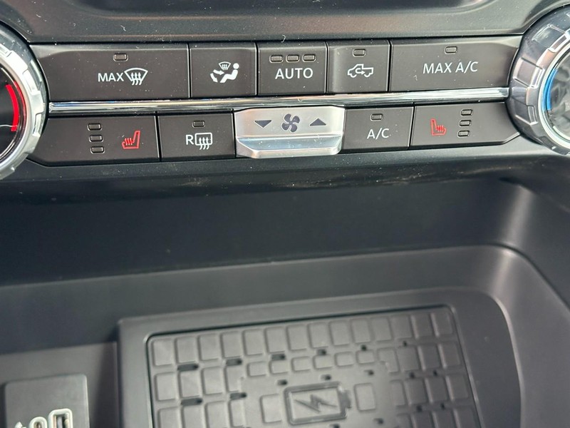 Ford F-150 Vehicle Full-screen Gallery Image 13