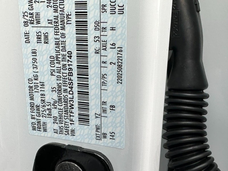 Ford F-150 Vehicle Full-screen Gallery Image 16