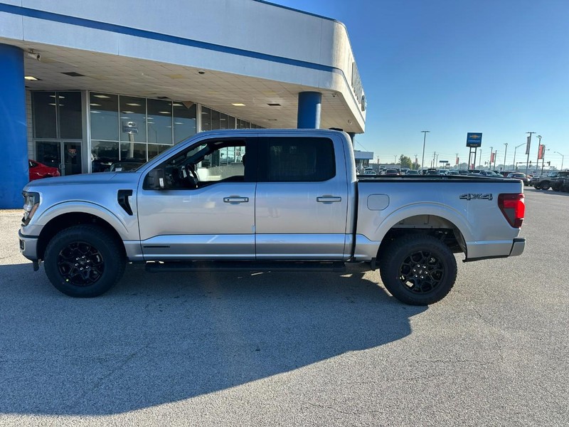 Ford F-150 Vehicle Full-screen Gallery Image 2