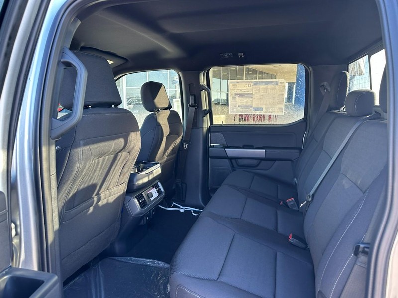 Ford F-150 Vehicle Full-screen Gallery Image 4