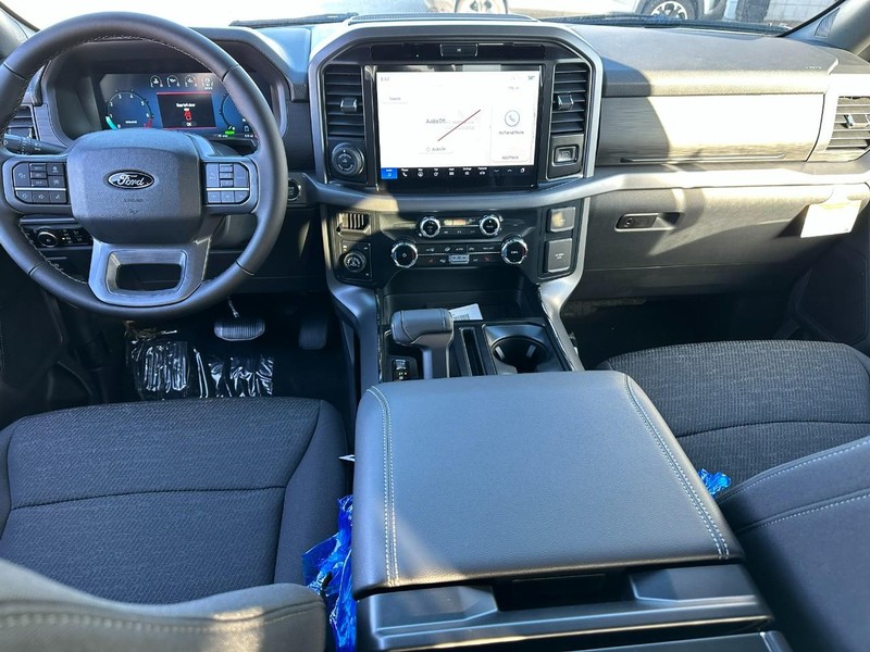 Ford F-150 Vehicle Full-screen Gallery Image 5