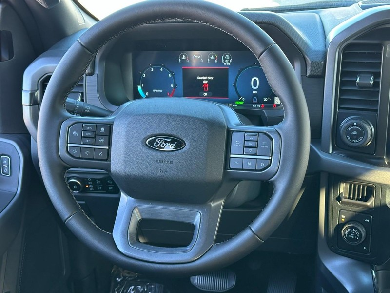 Ford F-150 Vehicle Full-screen Gallery Image 6