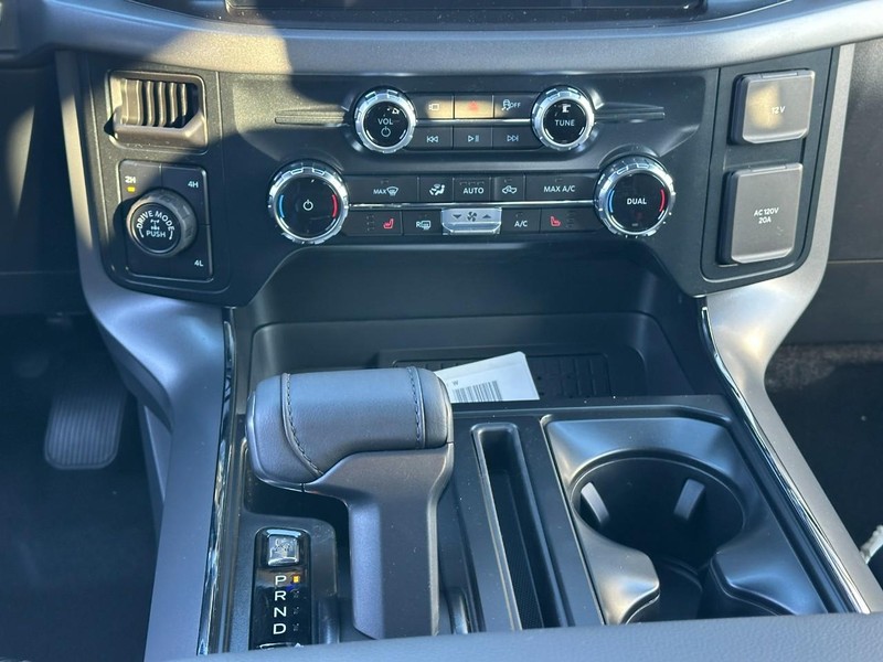 Ford F-150 Vehicle Full-screen Gallery Image 8