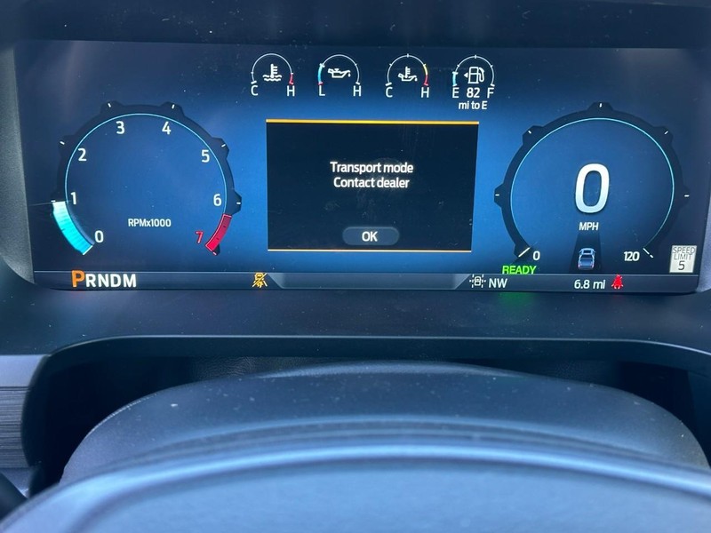 Ford F-150 Vehicle Full-screen Gallery Image 13