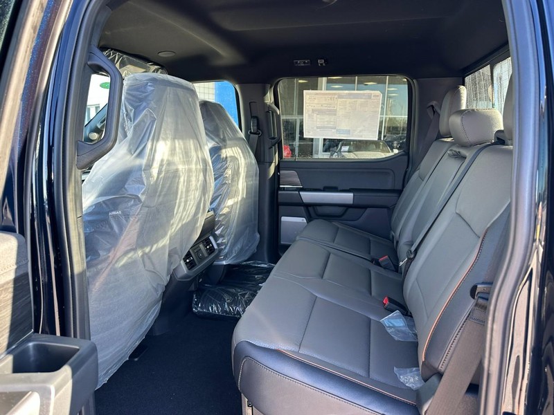 Ford F-150 Vehicle Full-screen Gallery Image 4