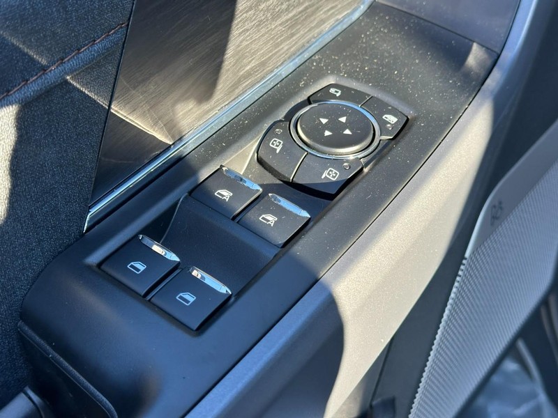 Ford F-150 Vehicle Full-screen Gallery Image 9