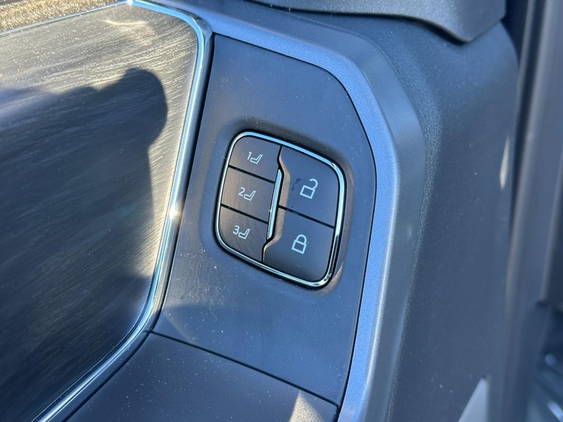 Ford F-150 Vehicle Full-screen Gallery Image 10