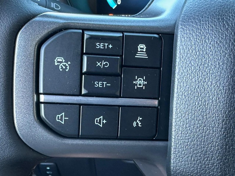 Ford F-150 Vehicle Full-screen Gallery Image 11