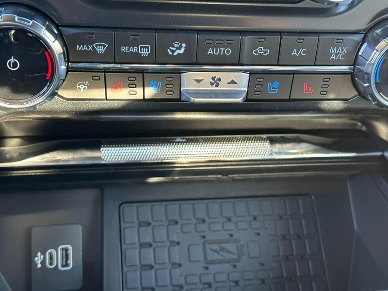 Ford F-150 Vehicle Full-screen Gallery Image 15