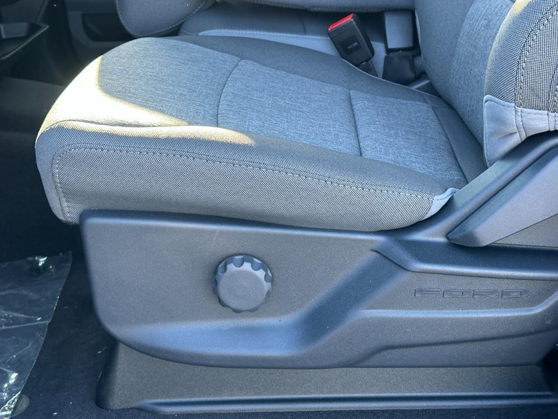 Ford Super Duty F-250 SRW Vehicle Full-screen Gallery Image 10