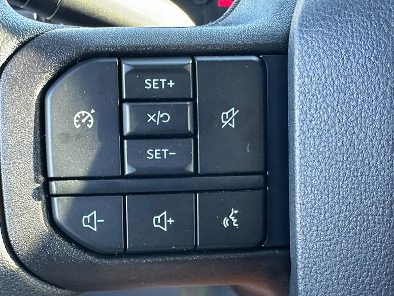 Ford Super Duty F-250 SRW Vehicle Full-screen Gallery Image 11