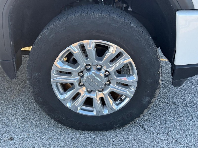 GMC Sierra 2500HD Vehicle Full-screen Gallery Image 7