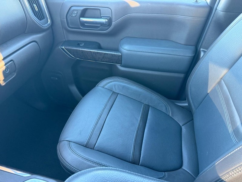 GMC Sierra 2500HD Vehicle Full-screen Gallery Image 21