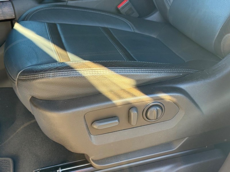 GMC Sierra 2500HD Vehicle Full-screen Gallery Image 26