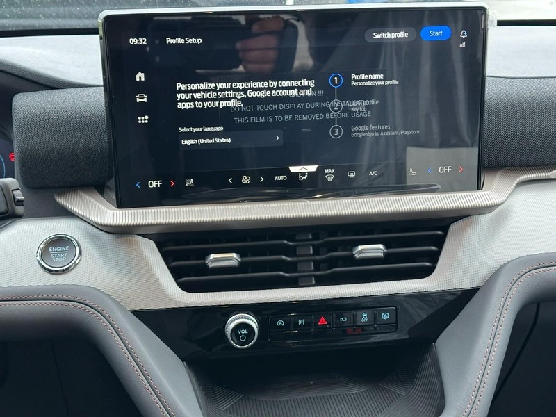 Ford Explorer Vehicle Full-screen Gallery Image 7