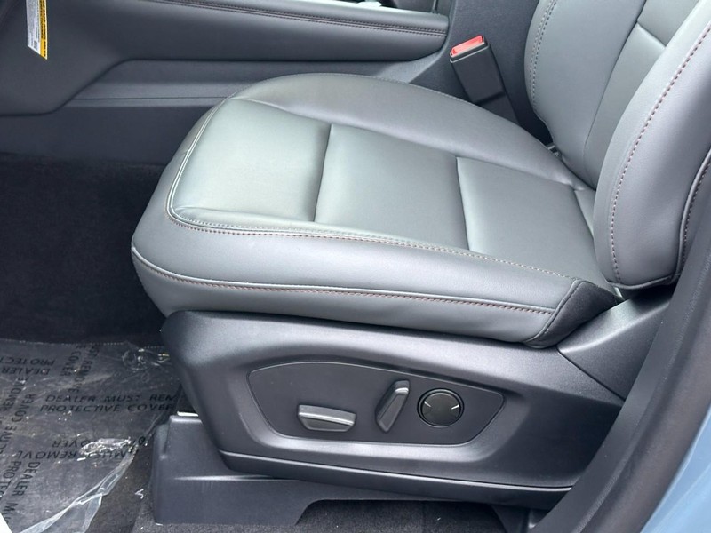 Ford Explorer Vehicle Full-screen Gallery Image 10