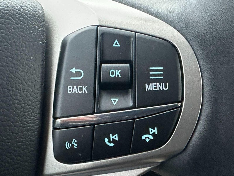 Ford Explorer Vehicle Full-screen Gallery Image 12