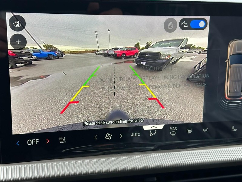 Ford Explorer Vehicle Full-screen Gallery Image 13