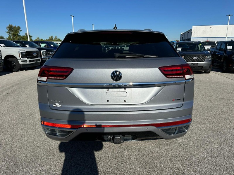 Volkswagen Atlas Cross Sport Vehicle Full-screen Gallery Image 4