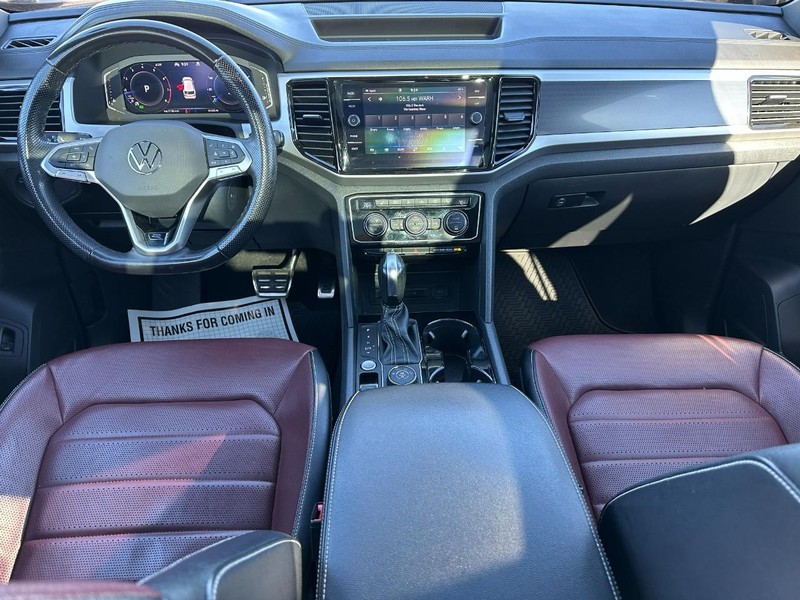 Volkswagen Atlas Cross Sport Vehicle Full-screen Gallery Image 12